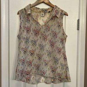 CAbi sleeveless V neck shirt with camisole.